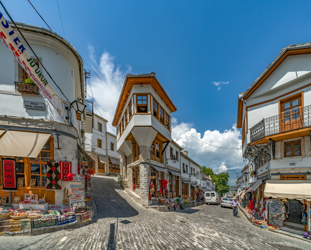 Visita a pie de Gjirokaster Baazar - El Castillo - Casa Zekate